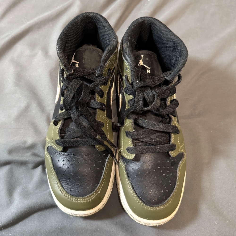 Nike Kids' Air Jordan Dunks Black and Olive Green Sneakers Leather
Swoosh 4.5Y - Picture 2 of 7